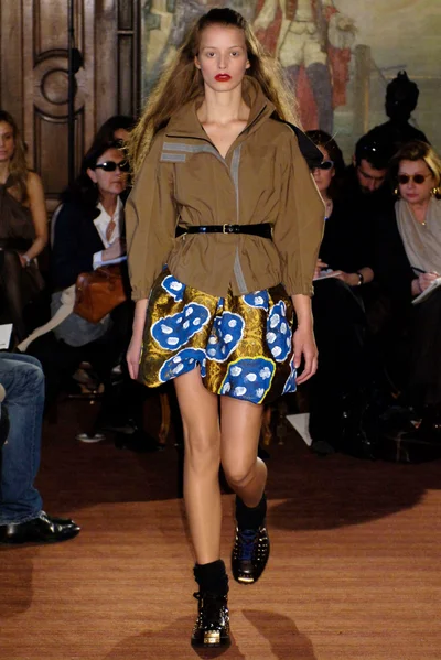 Look 16